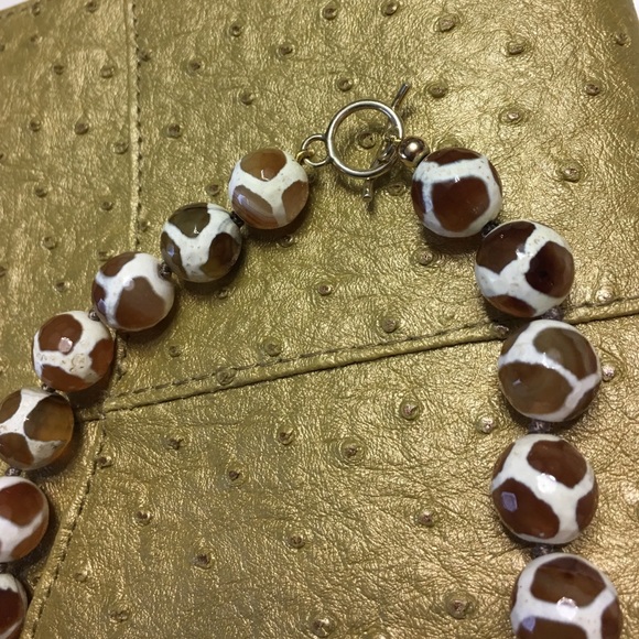 Role model in a beautiful, bright necklace! - Picture 2 of 4