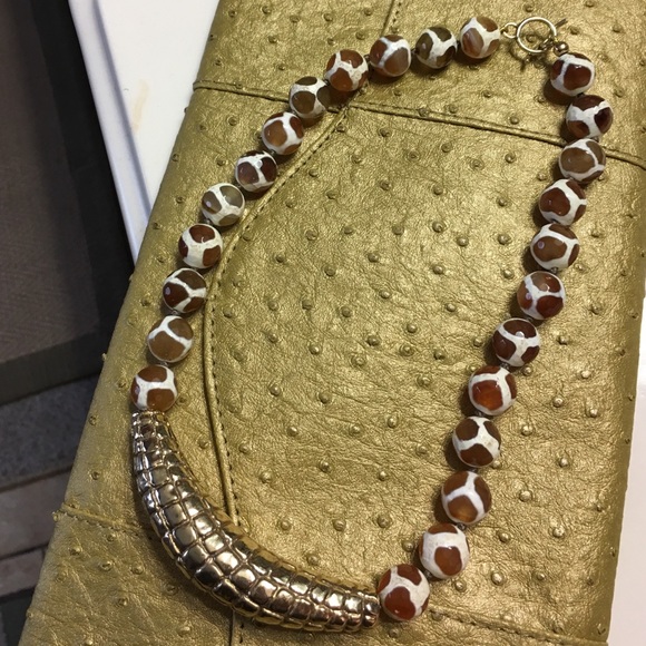 Role model in a beautiful, bright necklace! - Picture 4 of 4