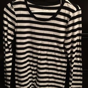 Black and White striped Gap long sleeve tee.