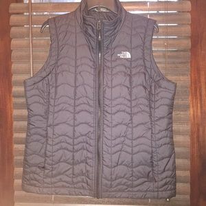 The north face vest size XL (USED)