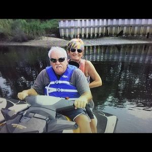 Meet your Posher, Val