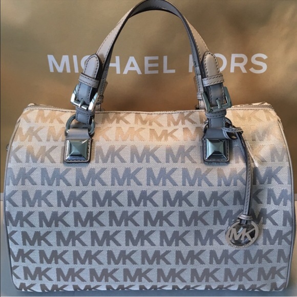 Michael Kors Handbags - 🆕MICHAEL KORS NEW LG SHOULDER/CROSSBODY 💯AUTH