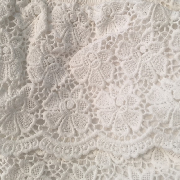 Lace hollister white skirt - Picture 2 of 2