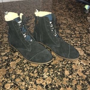 Tom's Black Suede Boots