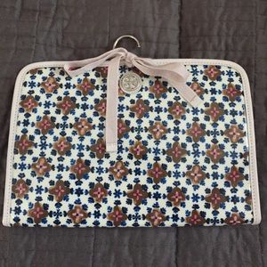 Tory Burch Bags - NWOT Tory Burch travel hanging organizer Tory Burch Bags - NWOT Tory Burch travel hanging organizer