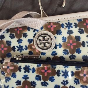 Tory Burch Bags - NWOT Tory Burch travel hanging organizer Tory Burch Bags - NWOT Tory Burch travel hanging organizer