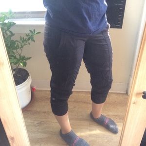 Lululemon jogger style crops