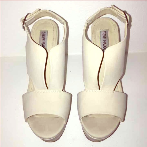 Steve Madden Xander Wedge in Bone size 8.5