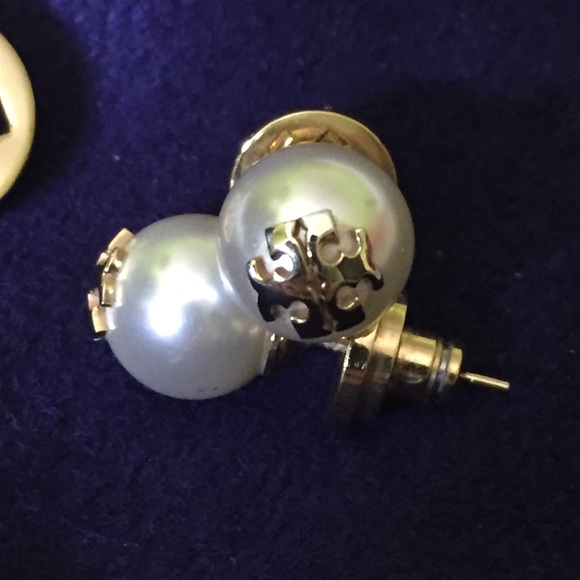 Tory burch pearl earrings.