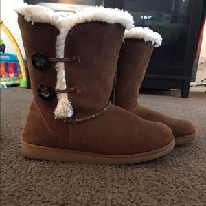 Brown/furry boots