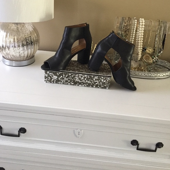 Super cute cut out booties