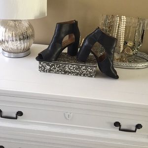 Super cute cut out booties