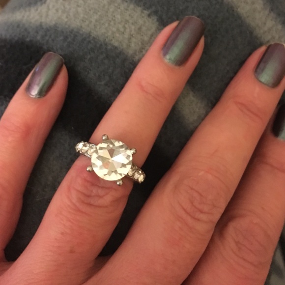 Stunning cubic zirconia ring