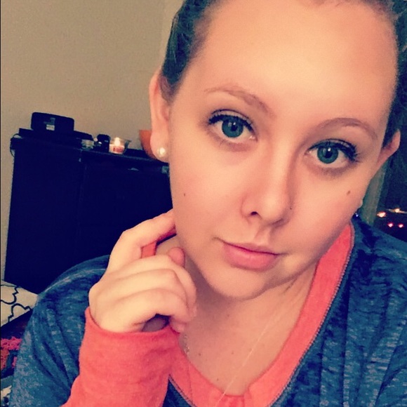 Meet your Posher, Amanda - Picture 1 of 1