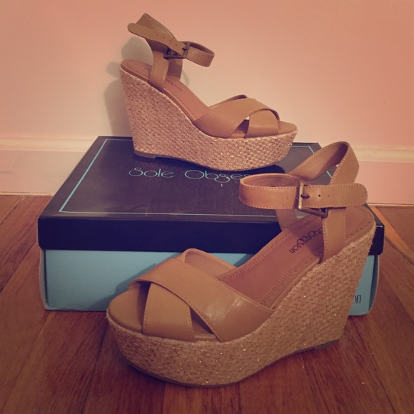 Sole Obsession Modesty Wedge Sandal Sz 7 Tan Color