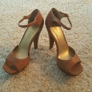 Great comfy high heeled shoe