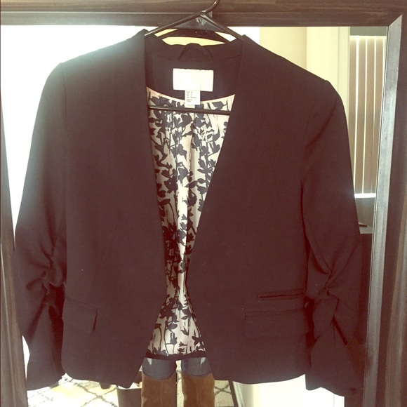 H&M black quarter sleeve blazer