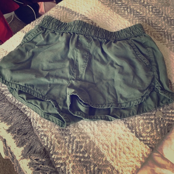 American eagle army green shorts