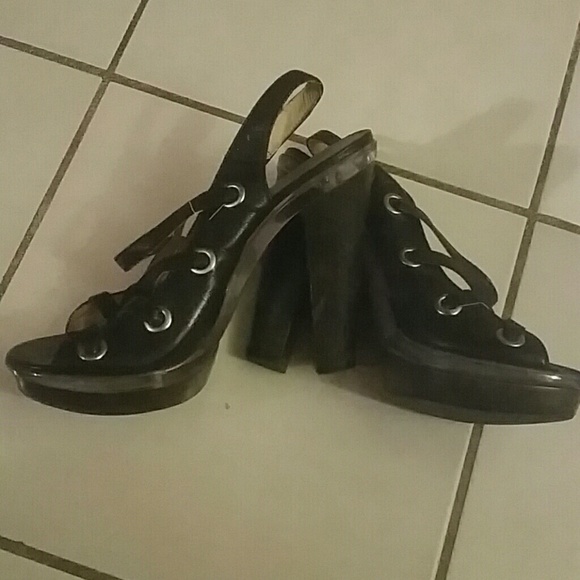 Black heels - Picture 4 of 4