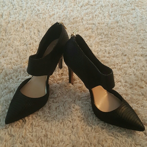 Black heeled booty
