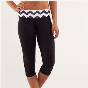 Lululemon Run for your life chevron crop