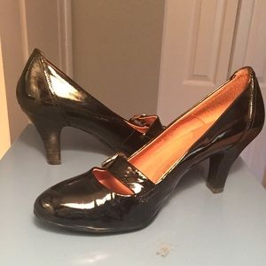 Black kitten heels- perfect condition!