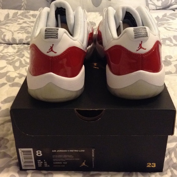 Air Jordan XI Retro Low - Picture 3 of 4
