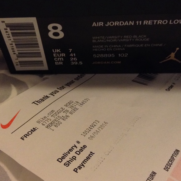 Air Jordan XI Retro Low - Picture 4 of 4