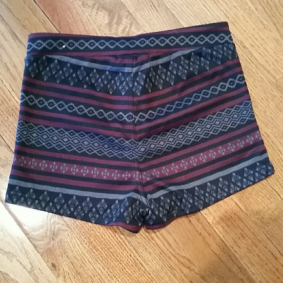 Dressy shorts, size S/P, Beth any Moda - Picture 2 of 3