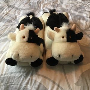 NWOT Cow Fun feet! Slippers size L