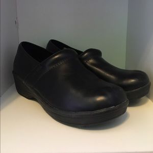 Women's SafeTStep Black Clogs (size 7)