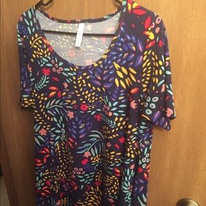 EUC Medium Lularoe Perfect T