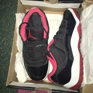 Jordan low Retro 11a Breds 1Y