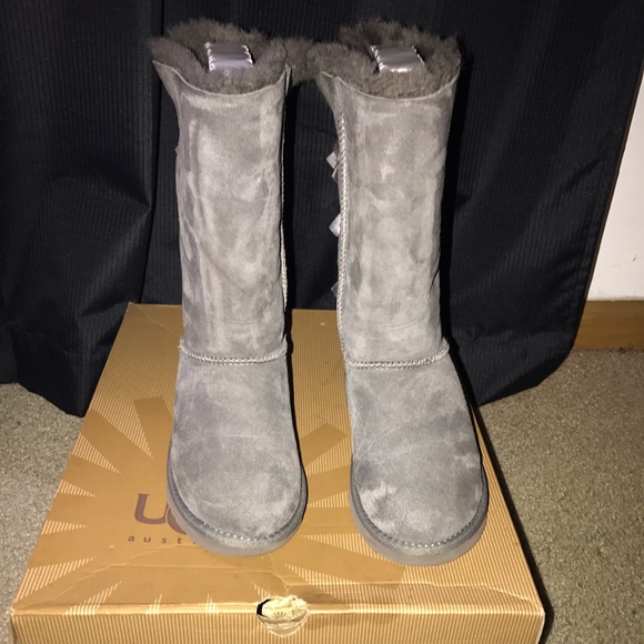 Grey tall bailey bows