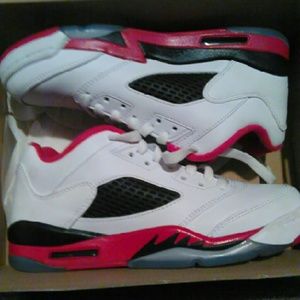 Fire red 5s size 5.5