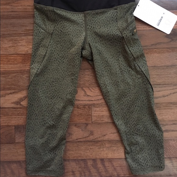 Lululemon, size 2, run: top speed crop pant