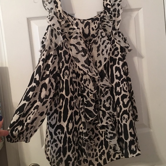 Tops - open shoulder snow leopard print top