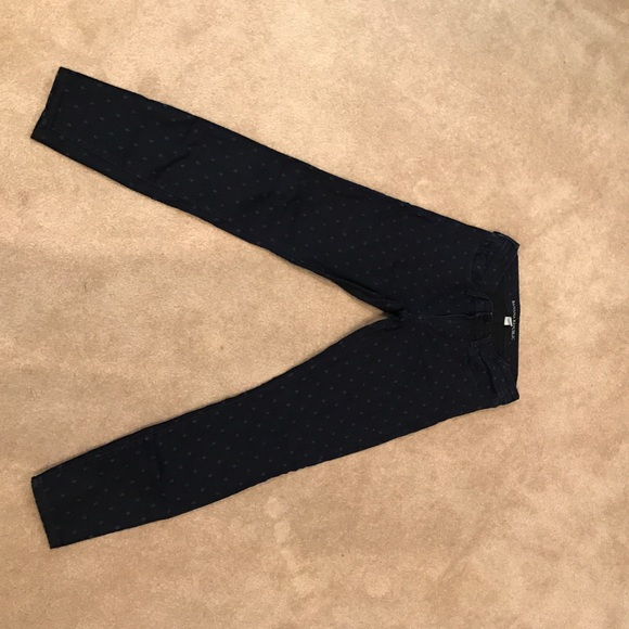 Garment dyed dark skinny jean with print size 28