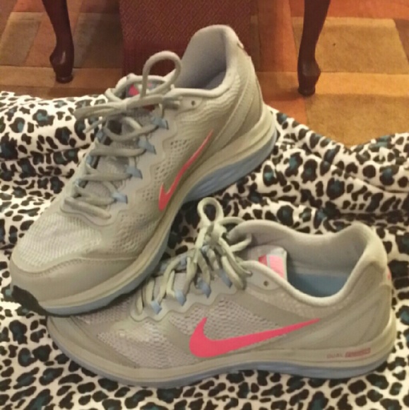 Womens nike dual fusion size 8.5