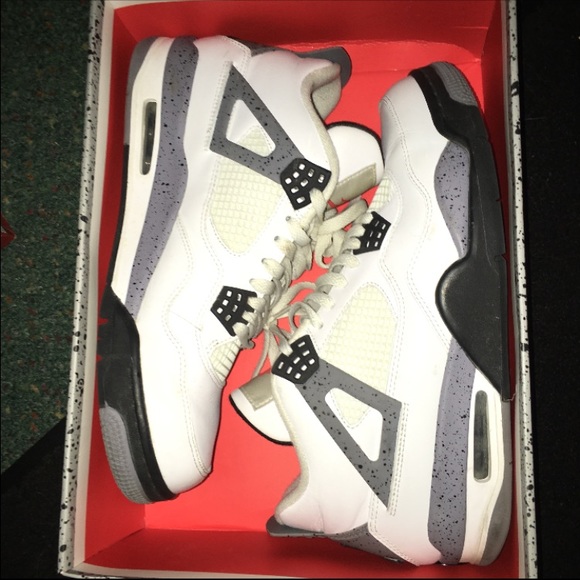 Men's Jordan Cements 10.5 Used in good condition