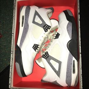 Men's Jordan Cements 10.5 Used in good condition