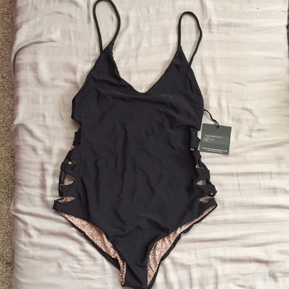 $130🅿️🅿️ Acacia florence in storm.