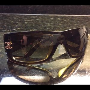 Authentic CHANEL Sunglasses Like New
