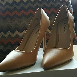Nude Pumps