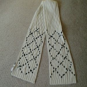 Womans Scarf IVANKA TRUMP soft,cozy,cuddly,