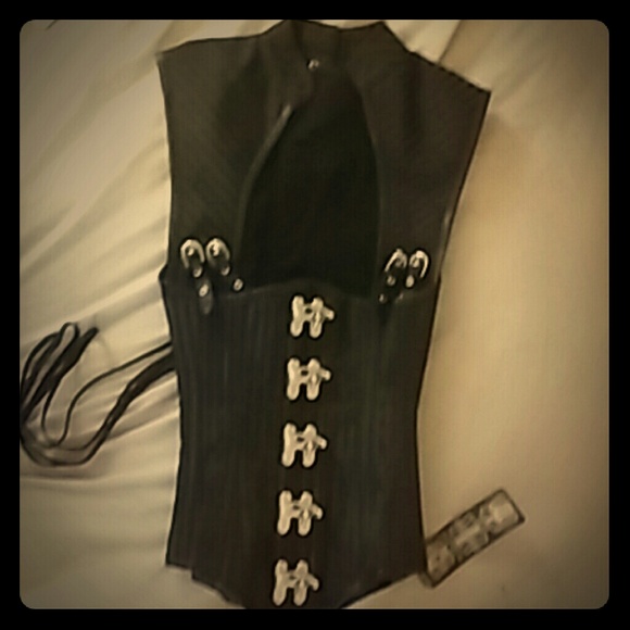 Corset - Picture 1 of 1