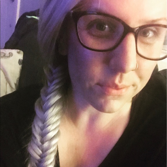 CLOSET CLEANOUT!! No REASONABLE offer denied. - Picture 4 of 5