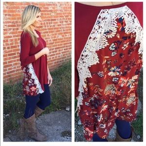 🎉SALE! Burgundy Floral & Lace Tunic