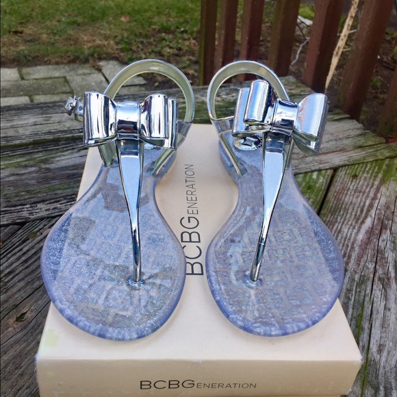 BCBG GENERATION SILVER SANDALS SIZE 8 - Picture 1 of 4