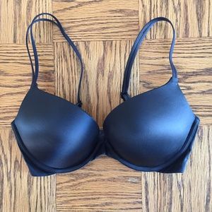 Black push-up bra